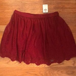 CRIMSON SHORT SKIRT